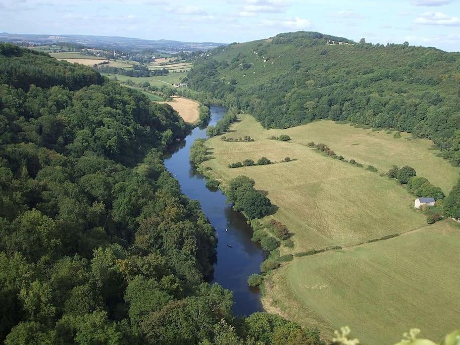 The Mill Stylish Rural Apartment With Beautiful Views Welsh Newton Common المظهر الخارجي الصورة